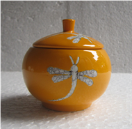 appled-shapped pot with lid