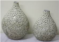 set of 2 vases with incrusted seashell
